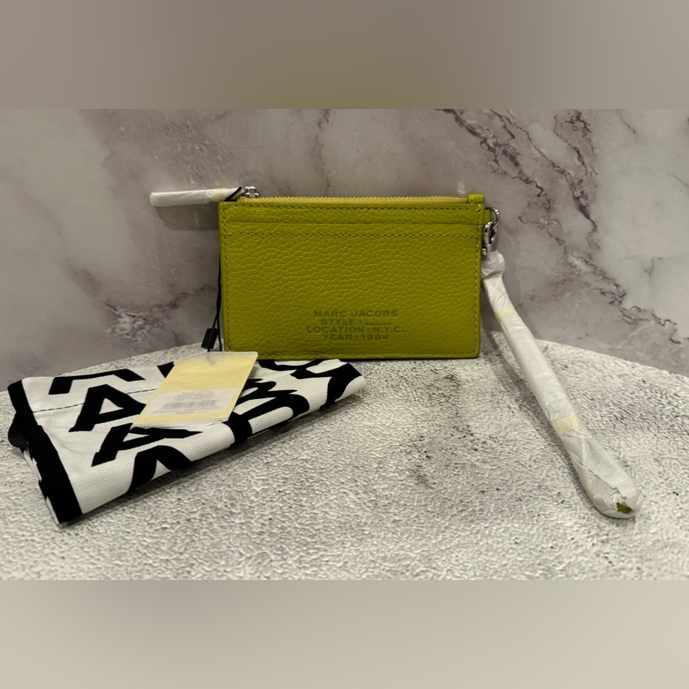 NWT - Marc Jacobs The Leather Top Zip Wristlet - Citronelle